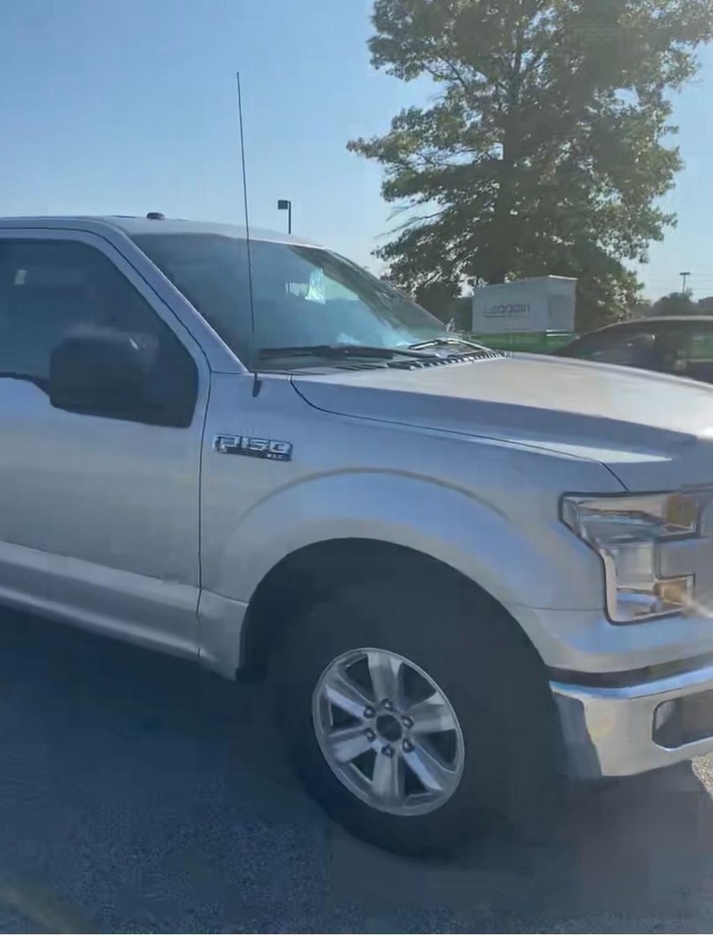 Ford F-150 Vehicle Full-screen Gallery Image 2