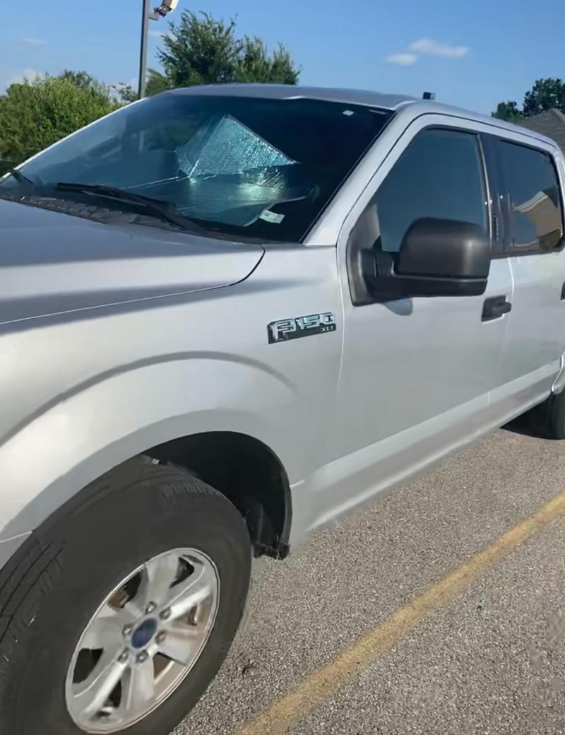 Ford F-150 Vehicle Full-screen Gallery Image 7