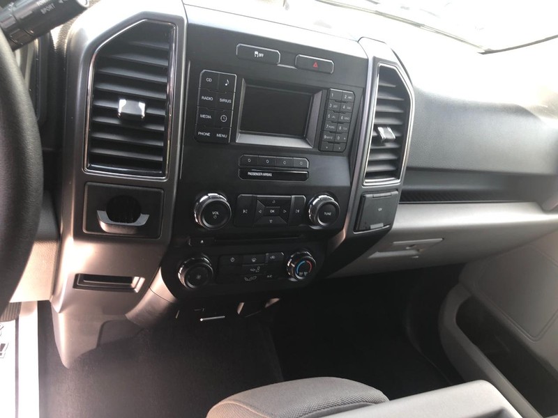 Ford F-150 Vehicle Full-screen Gallery Image 14