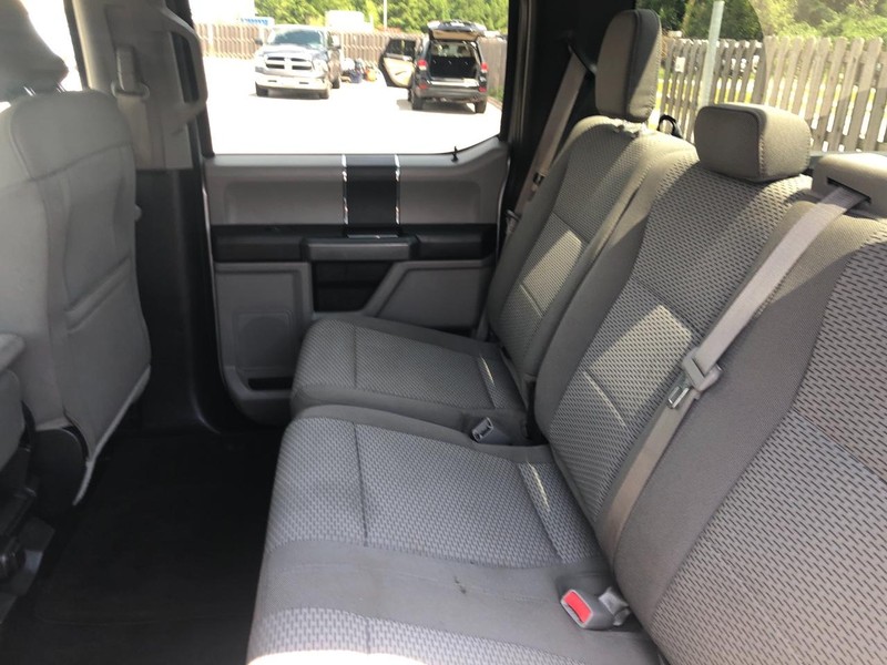 Ford F-150 Vehicle Full-screen Gallery Image 18