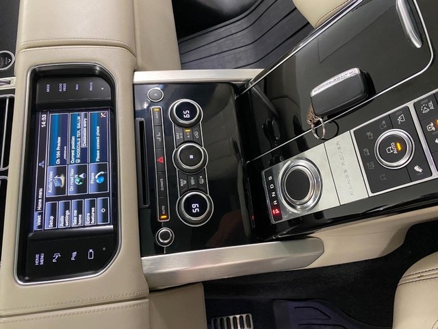 Land Rover Range Rover Vehicle Full-screen Gallery Image 4