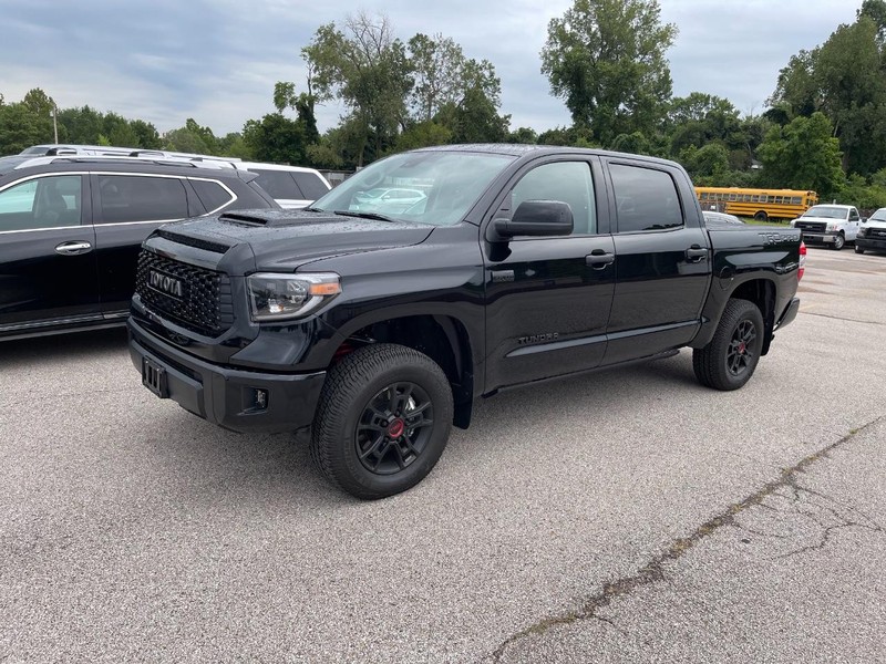 Toyota Tundra 4WD Vehicle Full-screen Gallery Image 2