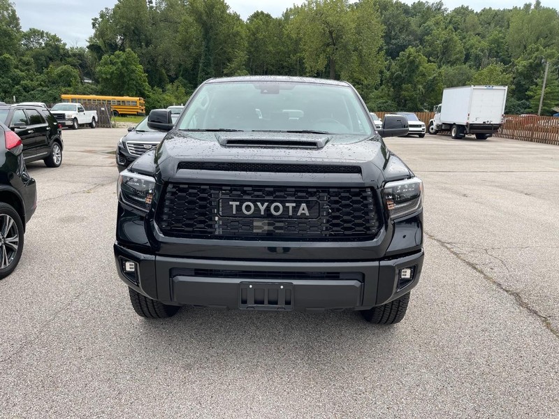 Toyota Tundra 4WD Vehicle Full-screen Gallery Image 3