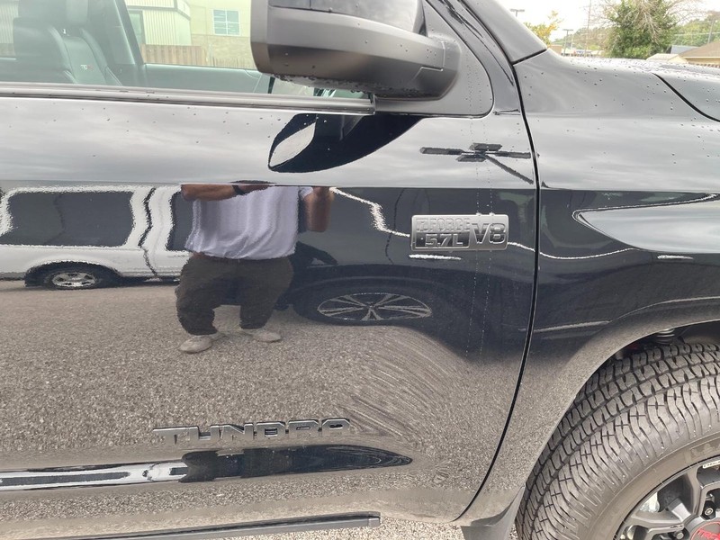 Toyota Tundra 4WD Vehicle Full-screen Gallery Image 5