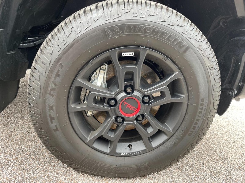 Toyota Tundra 4WD Vehicle Full-screen Gallery Image 6