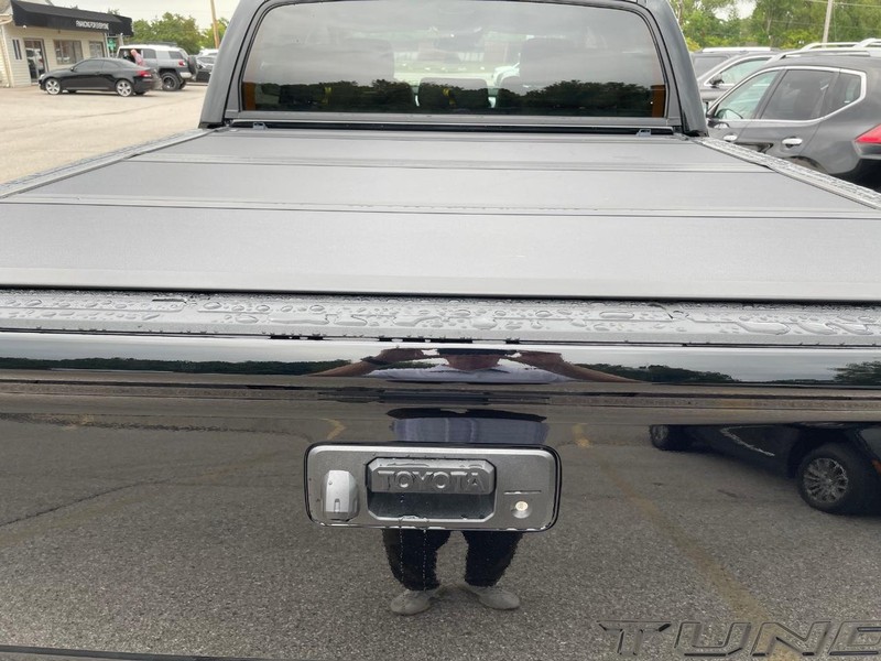 Toyota Tundra 4WD Vehicle Full-screen Gallery Image 8