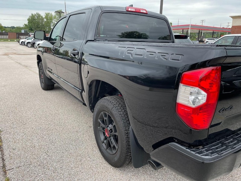 Toyota Tundra 4WD Vehicle Full-screen Gallery Image 10