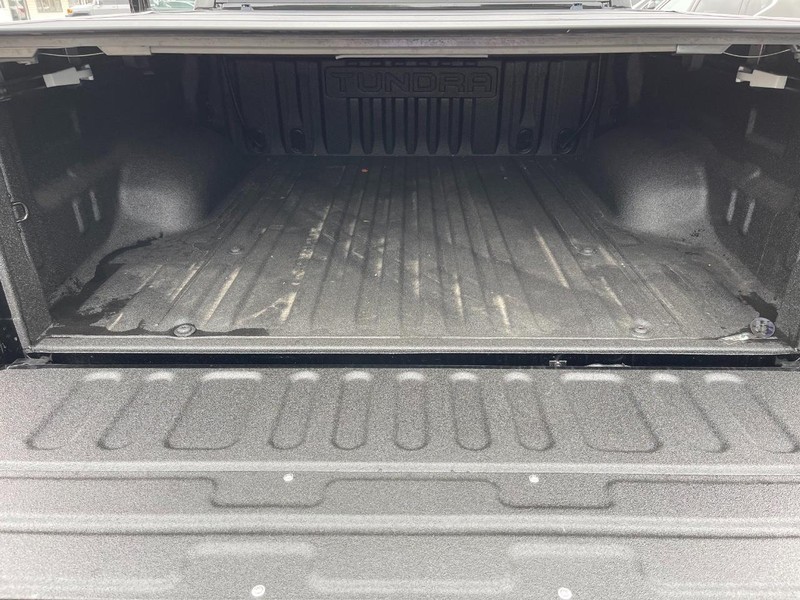 Toyota Tundra 4WD Vehicle Full-screen Gallery Image 12