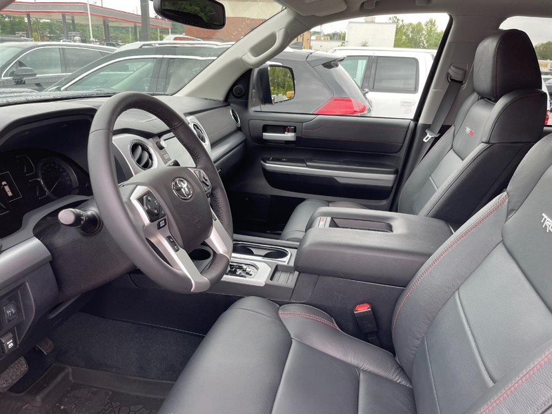 Toyota Tundra 4WD Vehicle Full-screen Gallery Image 13