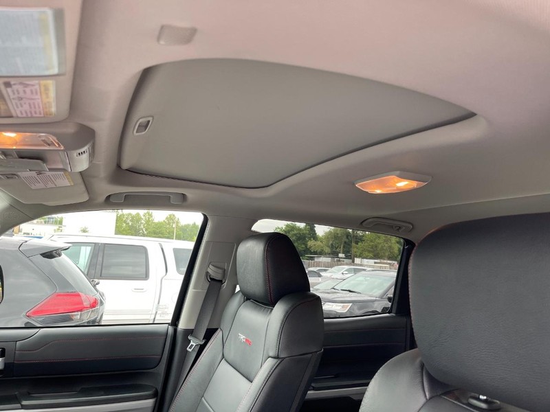 Toyota Tundra 4WD Vehicle Full-screen Gallery Image 14