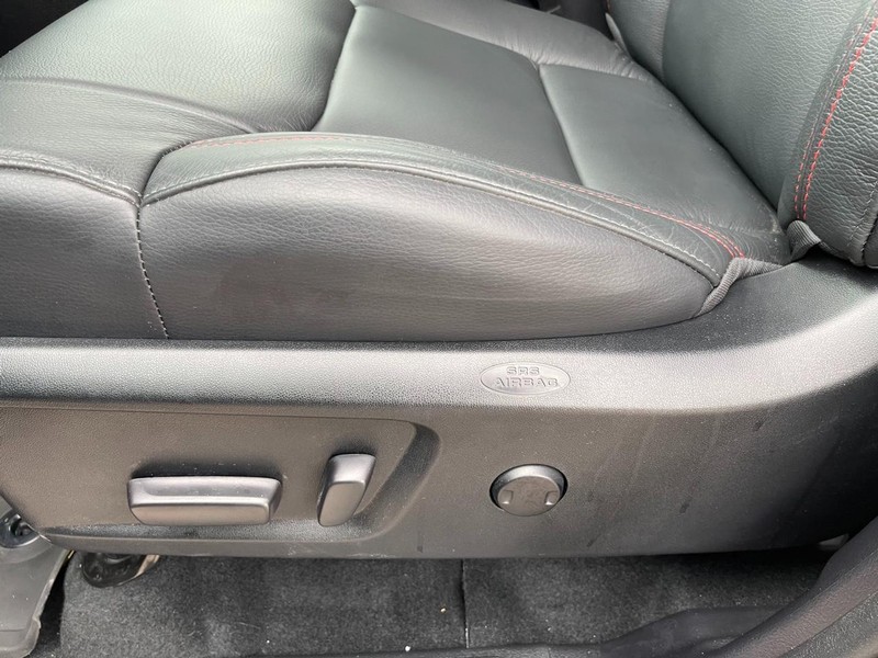 Toyota Tundra 4WD Vehicle Full-screen Gallery Image 17