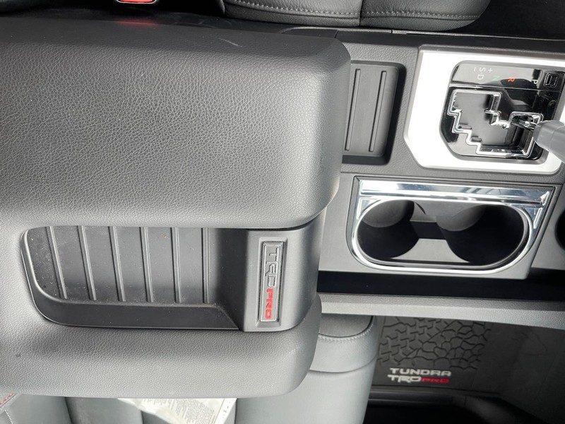 Toyota Tundra 4WD Vehicle Full-screen Gallery Image 18