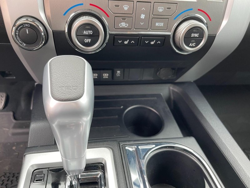Toyota Tundra 4WD Vehicle Full-screen Gallery Image 19