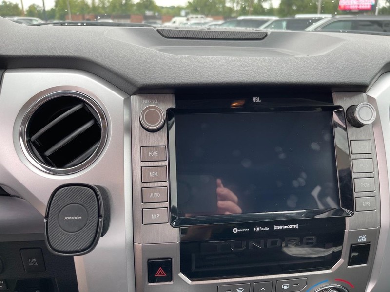 Toyota Tundra 4WD Vehicle Full-screen Gallery Image 20