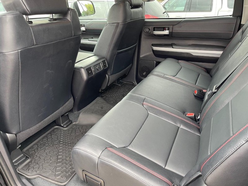 Toyota Tundra 4WD Vehicle Full-screen Gallery Image 23