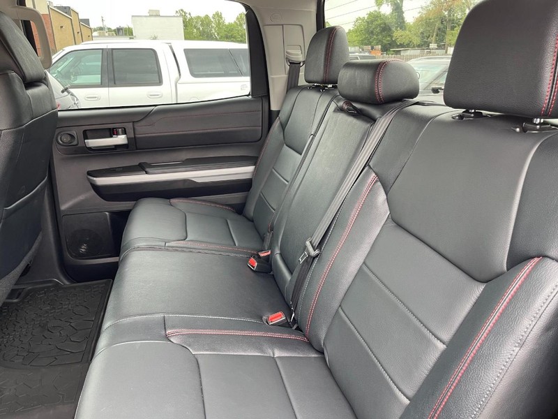 Toyota Tundra 4WD Vehicle Full-screen Gallery Image 24