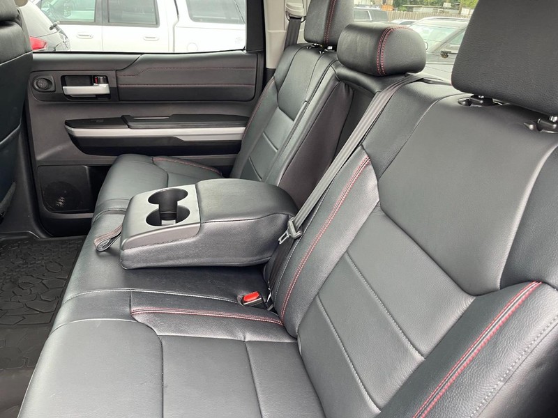 Toyota Tundra 4WD Vehicle Full-screen Gallery Image 25