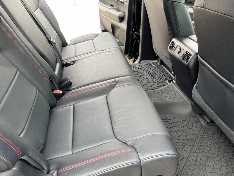 Toyota Tundra 4WD Vehicle Full-screen Gallery Image 26