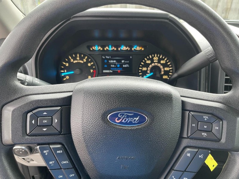 Ford F-150 Vehicle Full-screen Gallery Image 8