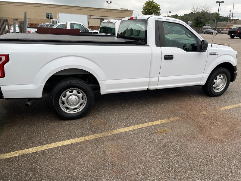 Ford F-150 Vehicle Full-screen Gallery Image 3