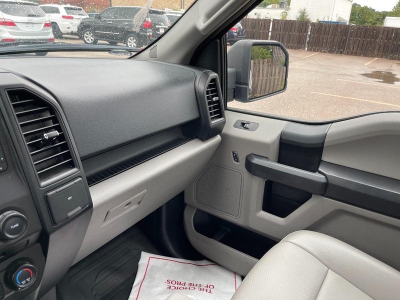 Ford F-150 Vehicle Full-screen Gallery Image 7