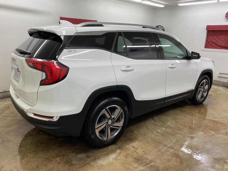 GMC Terrain Vehicle Full-screen Gallery Image 2