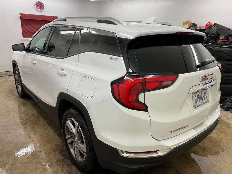 GMC Terrain Vehicle Full-screen Gallery Image 3