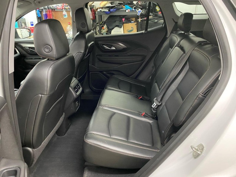 GMC Terrain Vehicle Full-screen Gallery Image 4