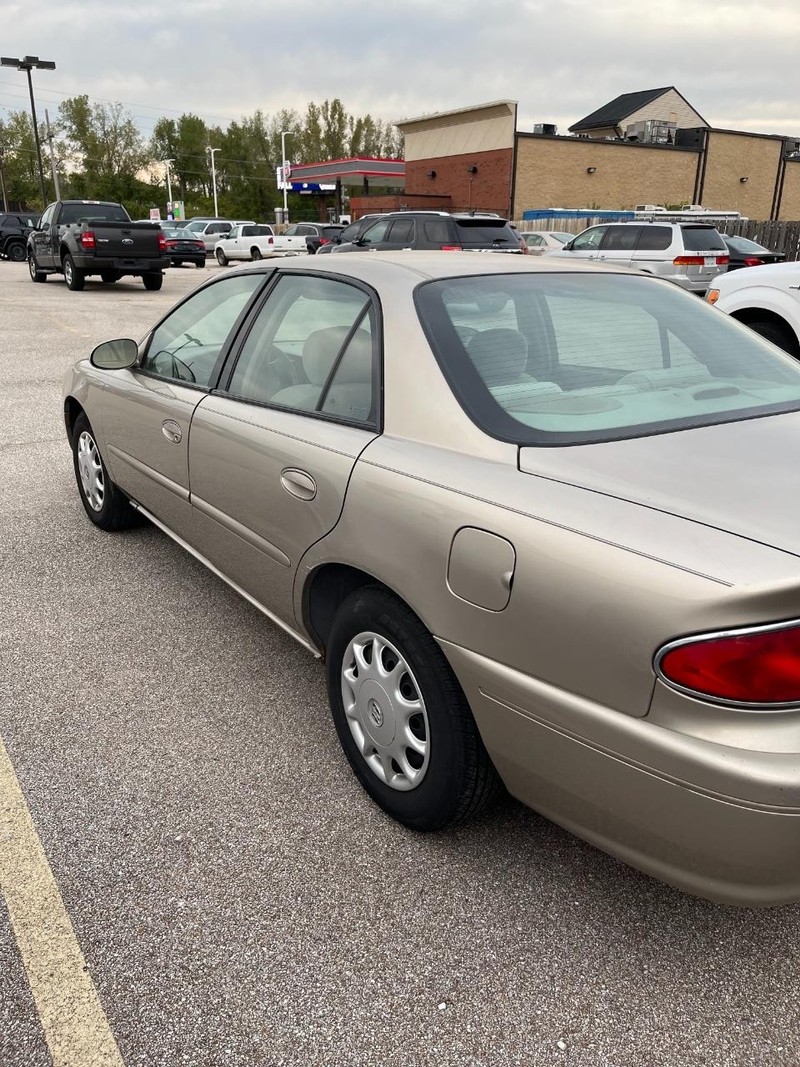 Buick Century Vehicle Full-screen Gallery Image 4