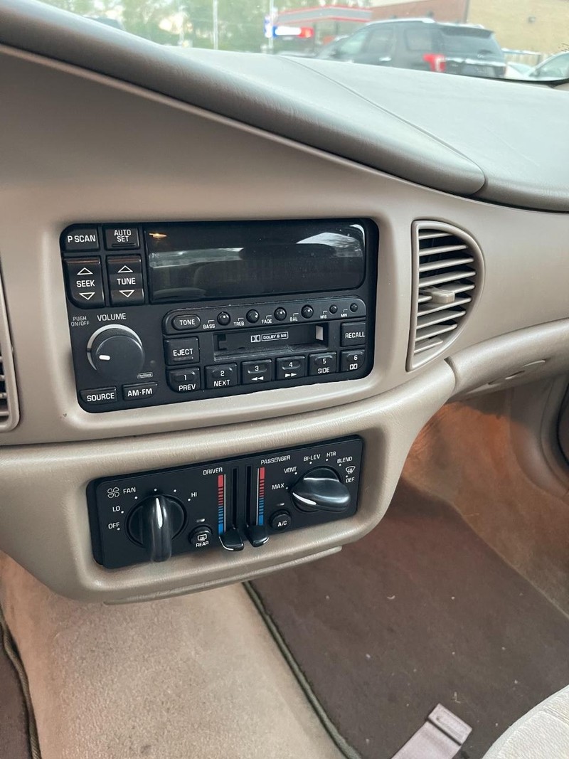 Buick Century Vehicle Full-screen Gallery Image 7