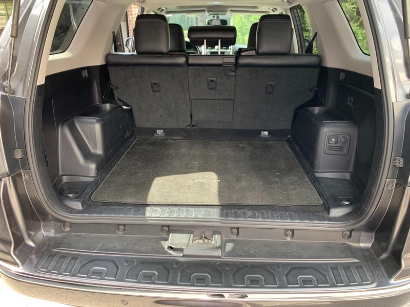 Toyota 4Runner Vehicle Full-screen Gallery Image 9