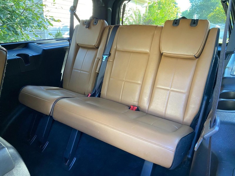 Lincoln Navigator L Vehicle Full-screen Gallery Image 7