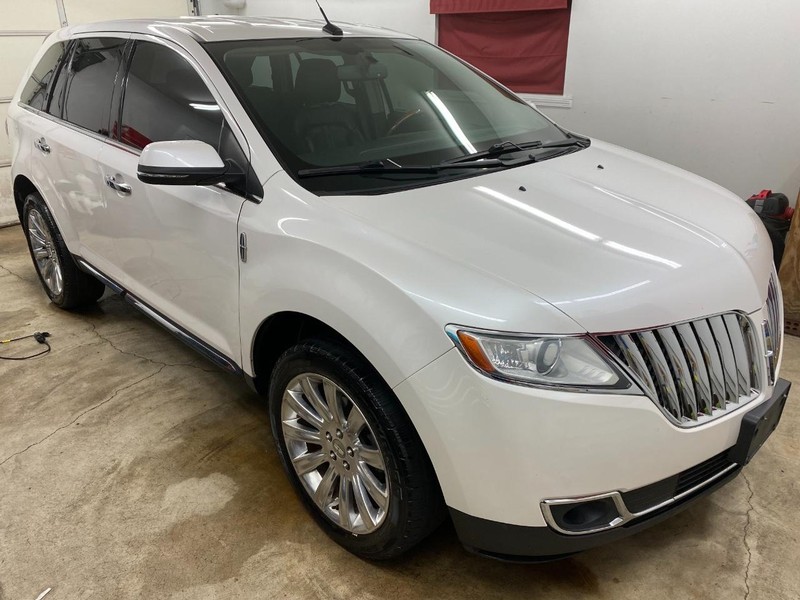 Lincoln MKX Vehicle Full-screen Gallery Image 2