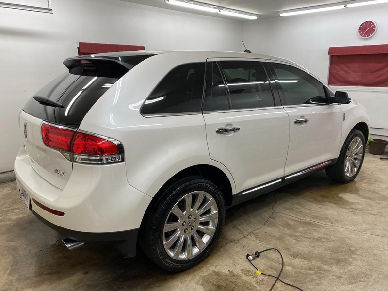 Lincoln MKX Vehicle Full-screen Gallery Image 3