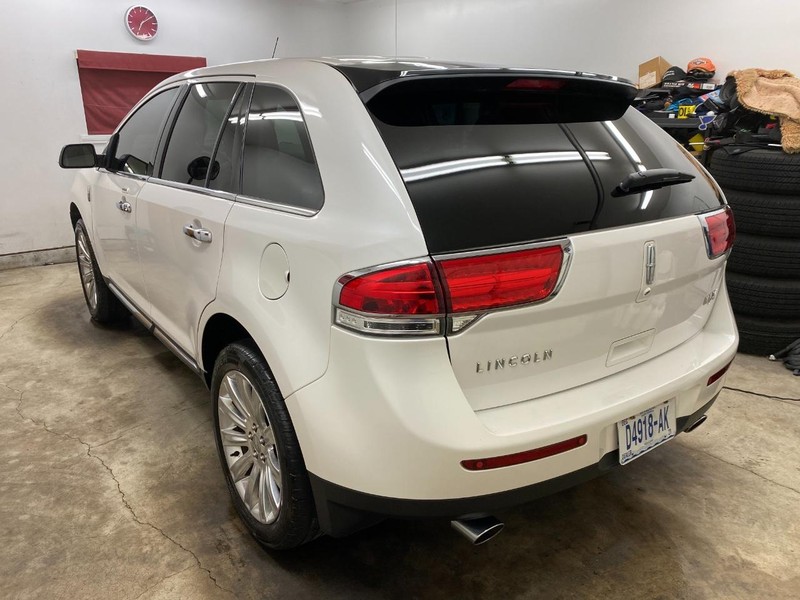 Lincoln MKX Vehicle Full-screen Gallery Image 4