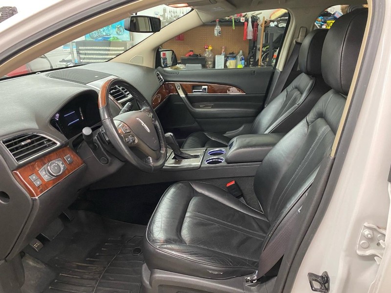 Lincoln MKX Vehicle Full-screen Gallery Image 5