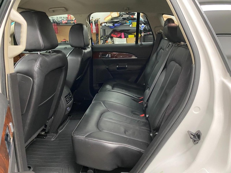 Lincoln MKX Vehicle Full-screen Gallery Image 6