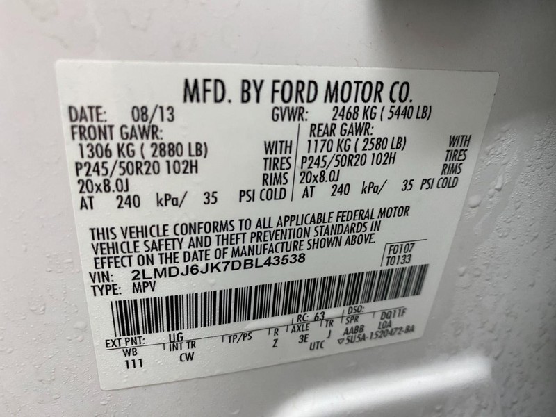 Lincoln MKX Vehicle Full-screen Gallery Image 8