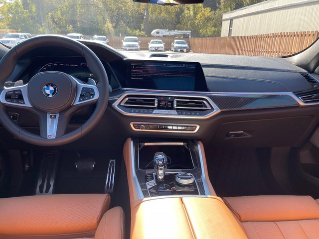 BMW X6 Vehicle Full-screen Gallery Image 9