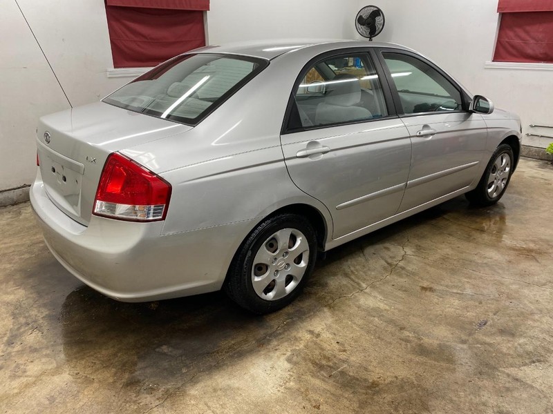 Kia Spectra Vehicle Full-screen Gallery Image 2