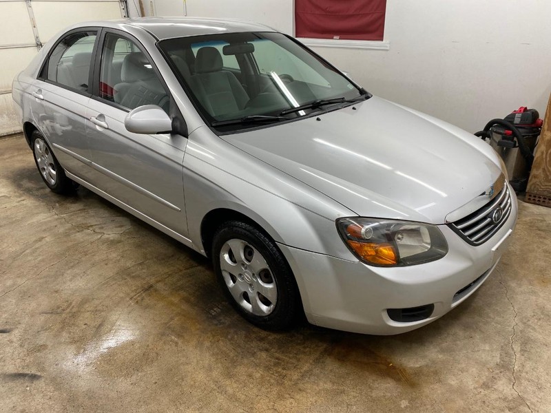 Kia Spectra Vehicle Full-screen Gallery Image 5