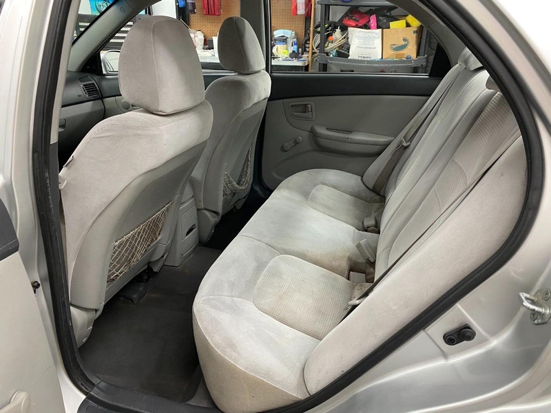 Kia Spectra Vehicle Full-screen Gallery Image 6