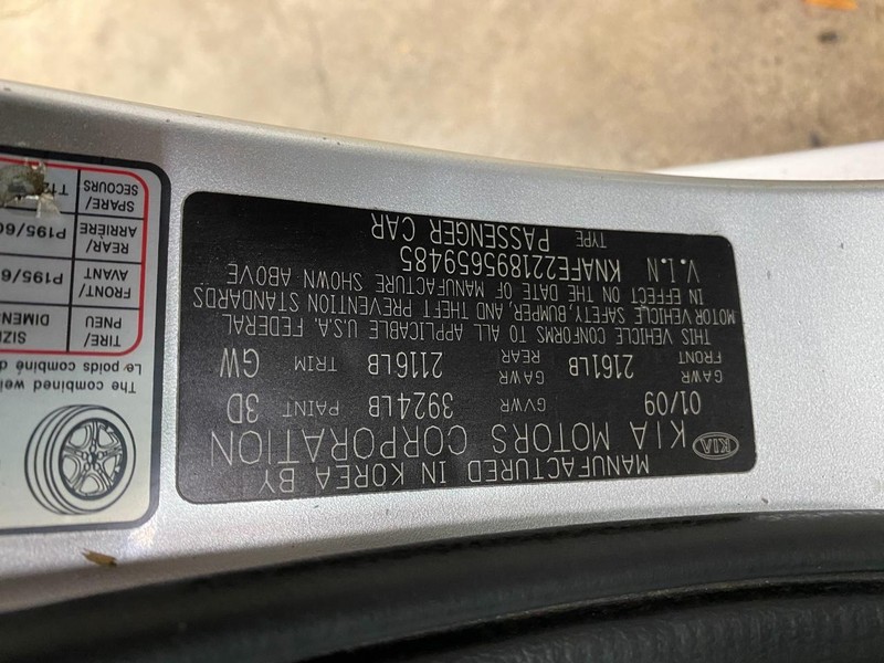 Kia Spectra Vehicle Full-screen Gallery Image 7