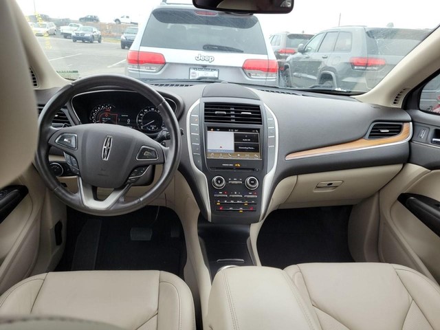 Lincoln MKC Vehicle Full-screen Gallery Image 6