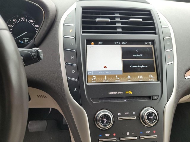 Lincoln MKC Vehicle Full-screen Gallery Image 8