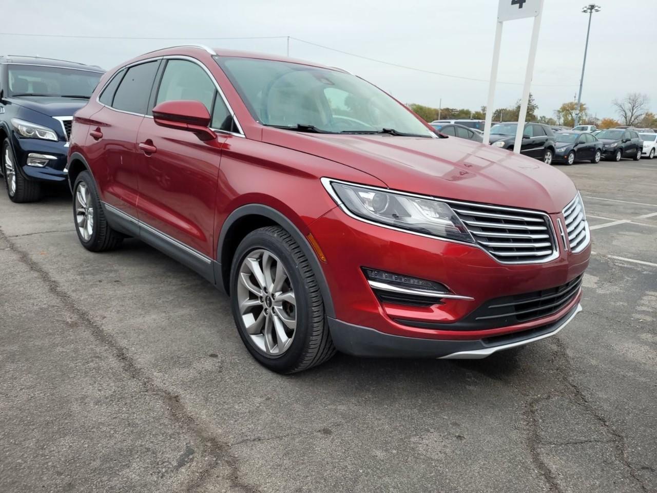 Lincoln MKC Vehicle Full-screen Gallery Image 1