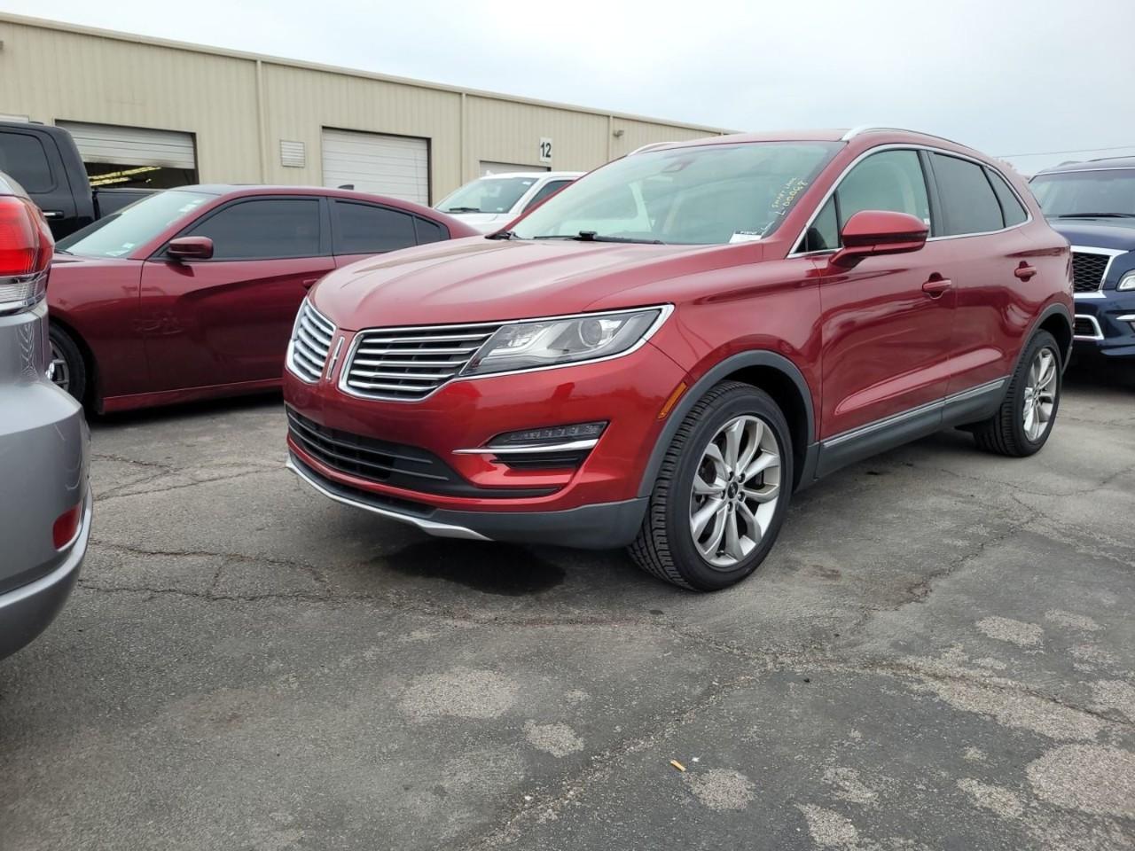 Lincoln MKC Vehicle Full-screen Gallery Image 2