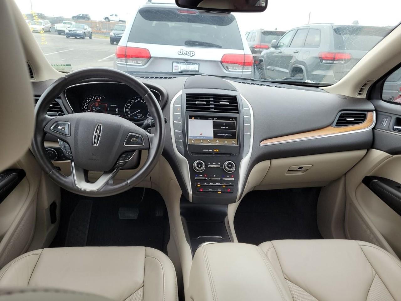 Lincoln MKC Vehicle Full-screen Gallery Image 6