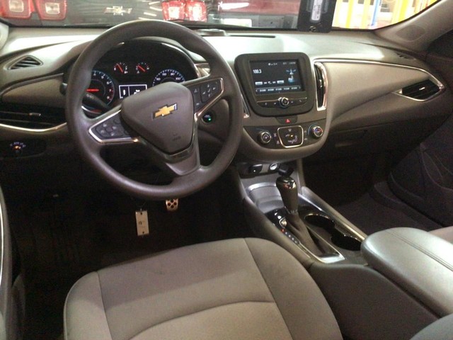 Chevrolet Malibu Vehicle Full-screen Gallery Image 6