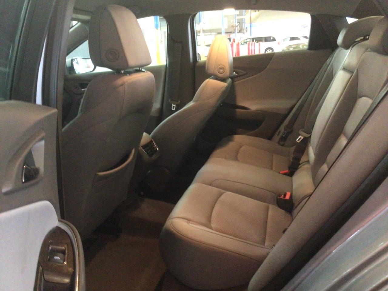 Chevrolet Malibu Vehicle Full-screen Gallery Image 9